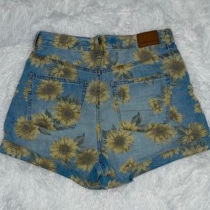 American Eagle Sunflower Mom Jean Shorts